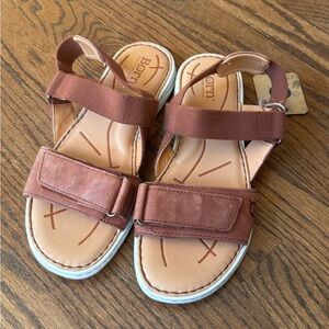 NWT Born adjustable sandals